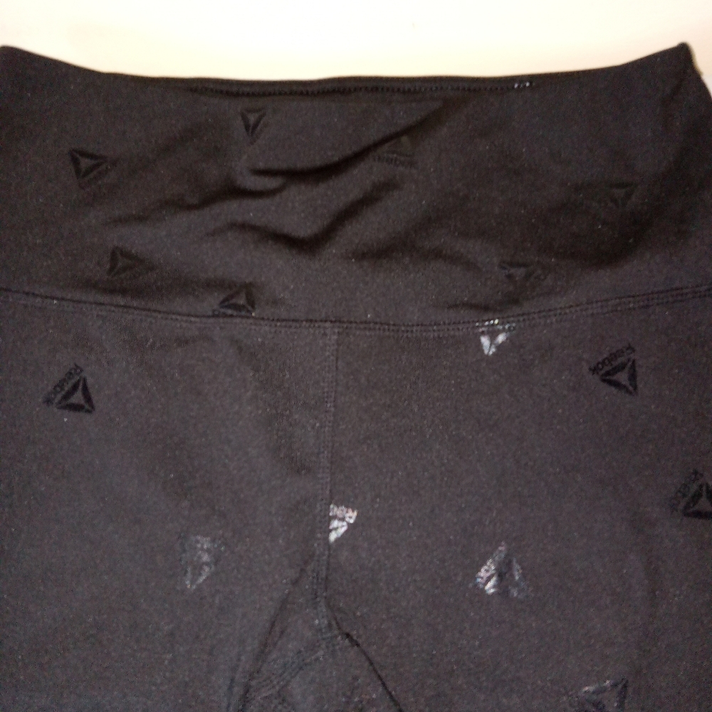 Reebok 3 Pc Bundle Capri Leggings, Shorts & Sports Bra Medium - Picture 4 of 16